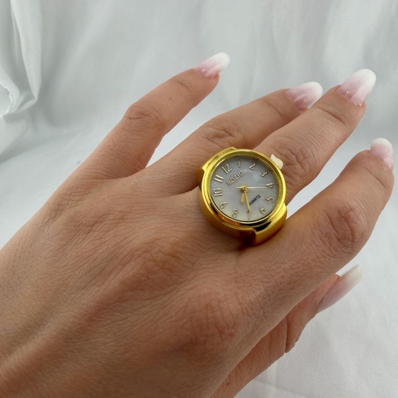 Classic Gold color Round Quartz Watch